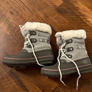 London Fog Gray and White Snow Boots